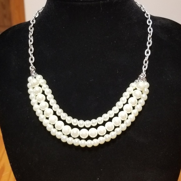 American Eagle Outfitters Jewelry - American Eagle 16" 3 strand pearl necklace